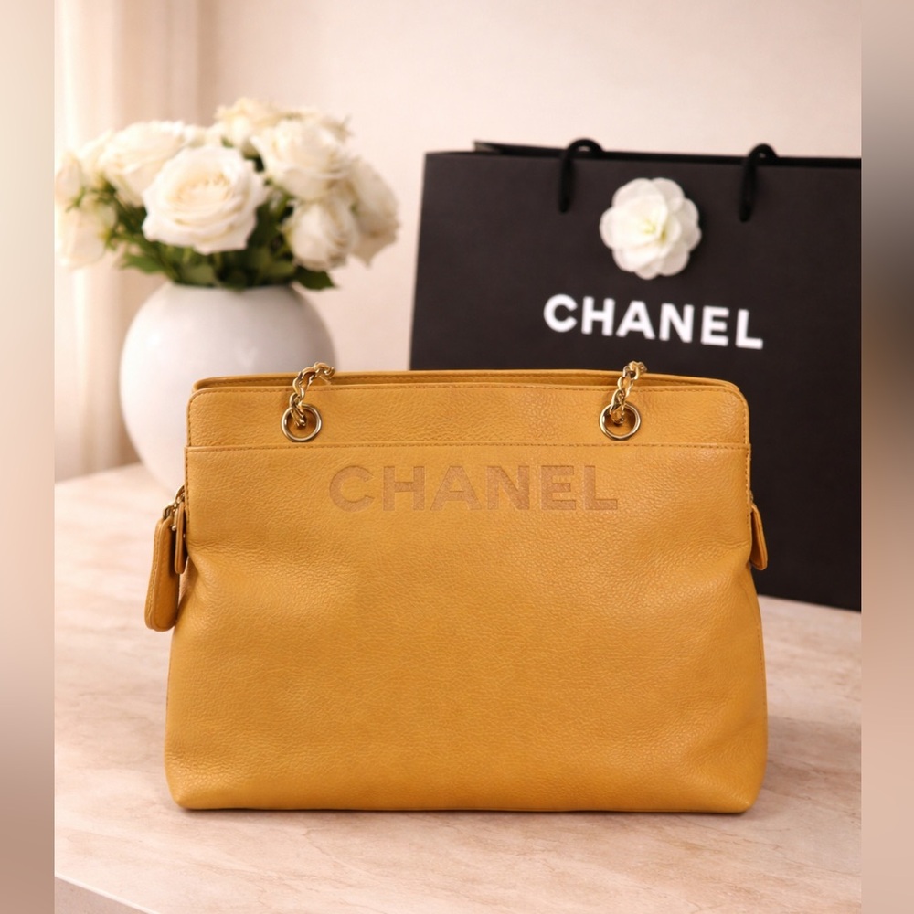 CHANEL Shoulder Bag - Picture 2 of 10